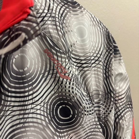 Saucony Black & White Swirl Running Jacket with Vibrant Coral Accents - Picture 7 of 16